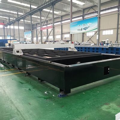 Máquina de corte a laser de fibra fechada de alta potência de 3015 com cobertura de proteção 4kw 6kw 8kw