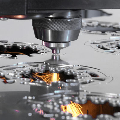 Shanghai Raylaser 3015 Servo motor programável Máquinas de corte a laser de metal em bom estado